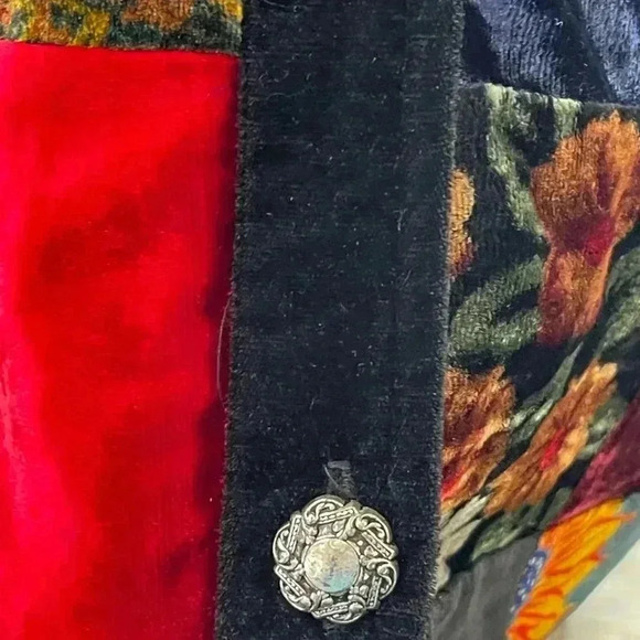 Elegant Black Velvet Patchwork Jacket - Picture 4 of 9